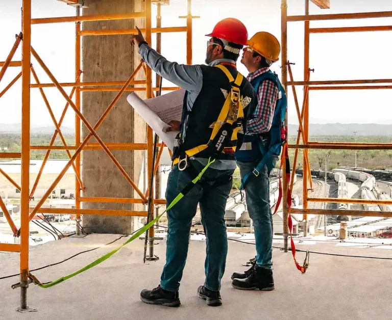 Seguridad en andamios: normas y consejos para trabajar en altura