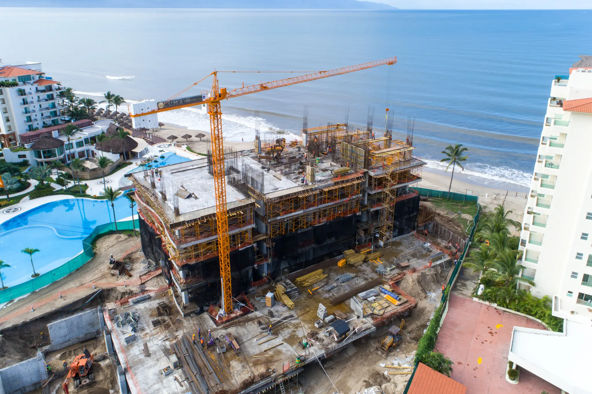 Uso de andamios de Andamios Amarillos en Luma Living Vallarta