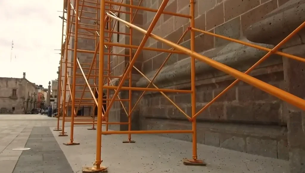¿Qué tipo de andamios para construcción necesitas según tu obra?