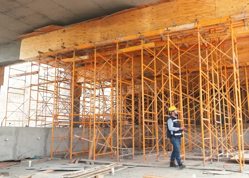 ¿Cómo planear cimbra y andamios en cada etapa de una obra?